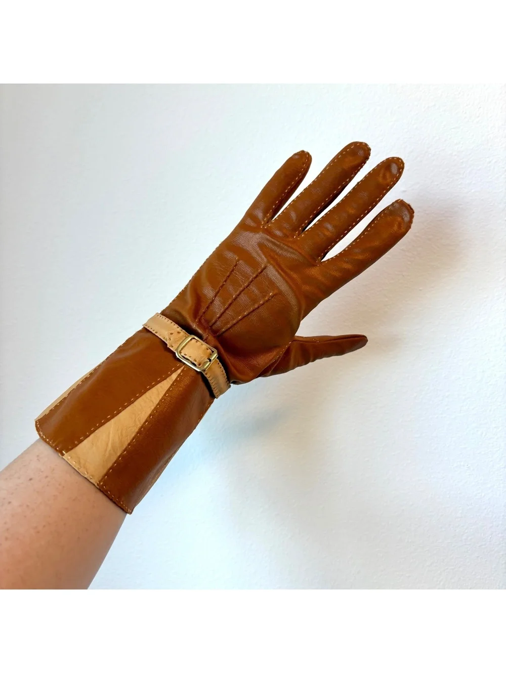 Vintage Hansen Vanalon Brown Cream Wrist Gloves Buckle Trim Size 7.5 Mid Century